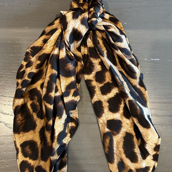 Leopard Print Scarf Scrunchie - Picture 5 of 6